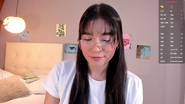 Snapshot of Maia_W10 chatting on May 22, 2026, 12:11 pm Maia W10 online show from May 22, 2026, 12:11 pm