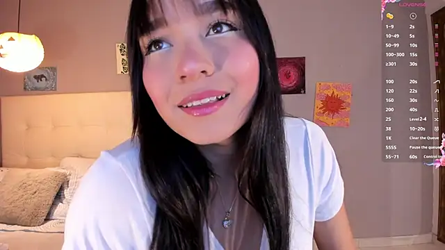 Snapshot of Maia_W10 chatting on June 4, 2026, 12:33 pm Maia W10 online show from June 4, 2026, 12:33 pm