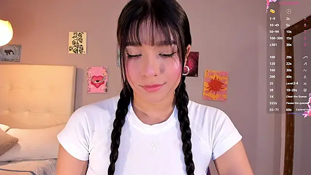 Snapshot of Maia_W10 chatting on June 5, 2026, 12:33 pm Maia W10 online show from June 5, 2026, 12:33 pm