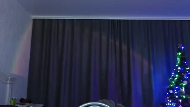 Snapshot of E_v_E_ chatting on December 5, 2024, 7:06 pm E v E online show from December 5, 2024, 7:06 pm