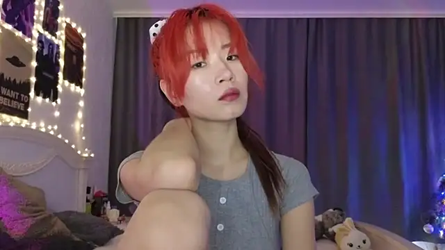 Snapshot of E_v_E_ chatting on December 27, 2024, 4:04 am E v E online show from December 27, 2024, 4:04 am