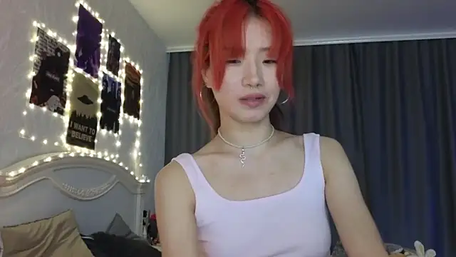 Snapshot of E_v_E_ chatting on December 30, 2024, 8:32 am E v E online show from December 30, 2024, 8:32 am