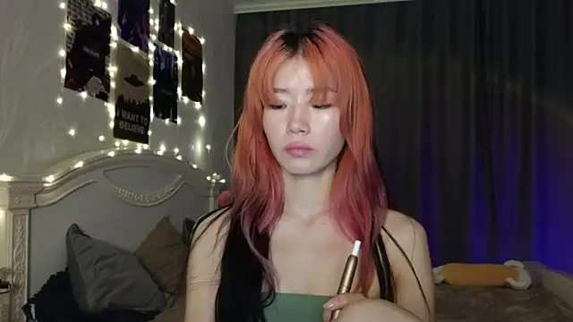 Snapshot of E_v_E_ chatting on January 30, 2025, 9:04 am E v E online show from January 30, 2025, 9:04 am