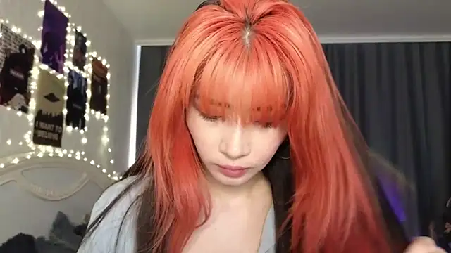 Snapshot of E_v_E_ chatting on February 18, 2025, 9:21 am E v E online show from February 18, 2025, 9:21 am