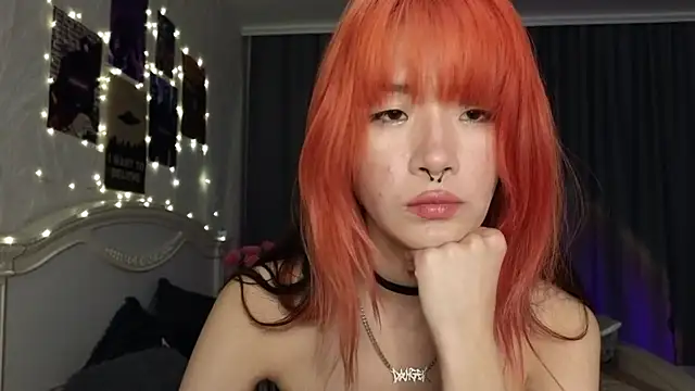 Snapshot of E_v_E_ chatting on February 26, 2025, 9:48 pm E v E online show from February 26, 2025, 9:48 pm