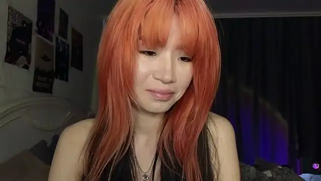 Snapshot of E_v_E_ chatting on March 4, 2025, 3:11 am E v E online show from March 4, 2025, 3:11 am