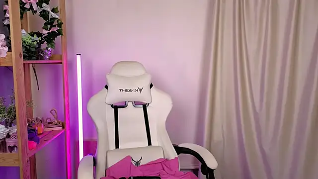 Snapshot of MelissaLovvv chatting on September 18, 2025, 5:42 am MelissaLovvv online show from September 18, 2025, 5:42 am