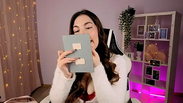 Snapshot of MelissaLovvv chatting on October 13, 2025, 4:01 am MelissaLovvv online show from October 13, 2025, 4:01 am