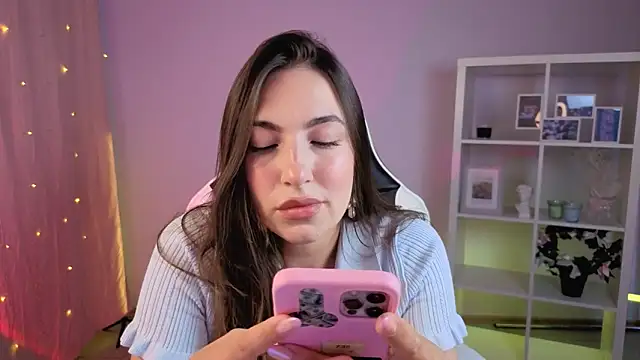 MelissaLovvv online show from June 20, 2026, 3:53 am