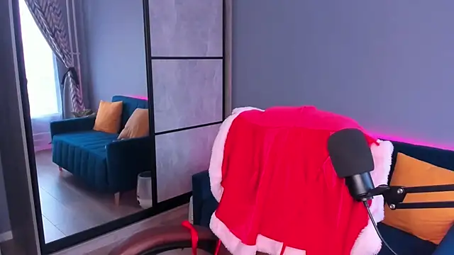OddlyFamiliar online show from December 22, 2024, 10:06 am