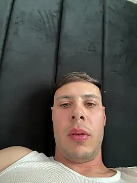 Snapshot of themouate chatting on August 4, 2026, 10:56 pm themouate online show from August 4, 2026, 10:56 pm