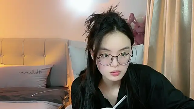 Snapshot of Fairy-HF chatting on January 5, 2025, 12:21 pm Fairy-HF online show from January 5, 2025, 12:21 pm