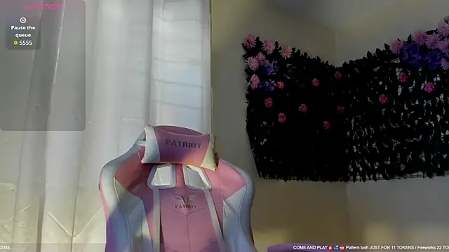 sweetieandjuicyy online show from June 18, 2026, 8:46 pm