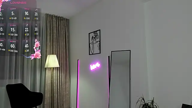 JuicyyPeach  online show from March 17, 2025, 9:02 pm