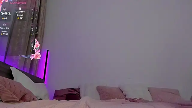 JuicyyPeach  online show from March 22, 2025, 3:20 am