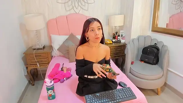 Candy5Girl online show from December 1, 2024, 7:47 pm