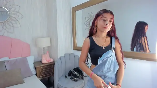 Candy5Girl online show from December 10, 2024, 7:43 pm