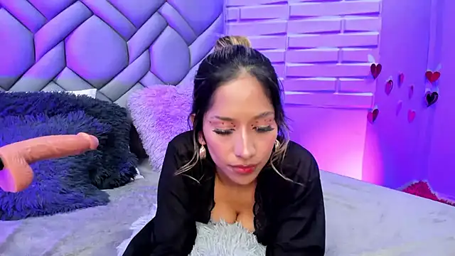 BriannaHarps online show from February 15, 2025, 12:33 pm