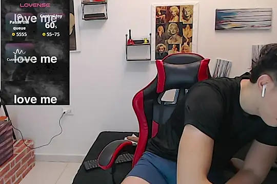 Snapshot of Angelo-cianuro- chatting on October 8, 2025, 1:03 am Angelo-cianuro- online show from October 8, 2025, 1:03 am