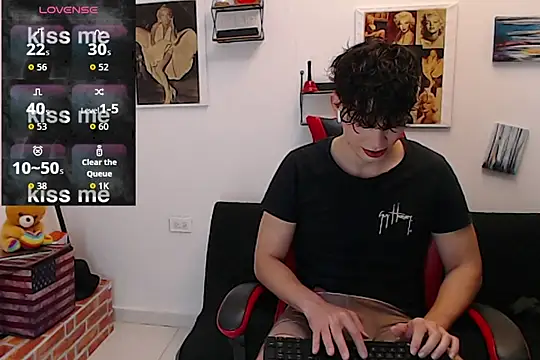 Snapshot of Angelo-cianuro- chatting on October 12, 2025, 10:53 pm Angelo-cianuro- online show from October 12, 2025, 10:53 pm