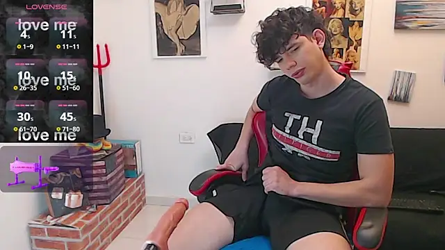 Snapshot of Angelo-cianuro- chatting on February 9, 2026, 10:36 pm Angelo-cianuro- online show from February 9, 2026, 10:36 pm