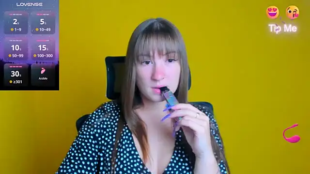 Snapshot of Evelina_GG chatting on September 23, 2025, 5:43 am Evelina GG online show from September 23, 2025, 5:43 am