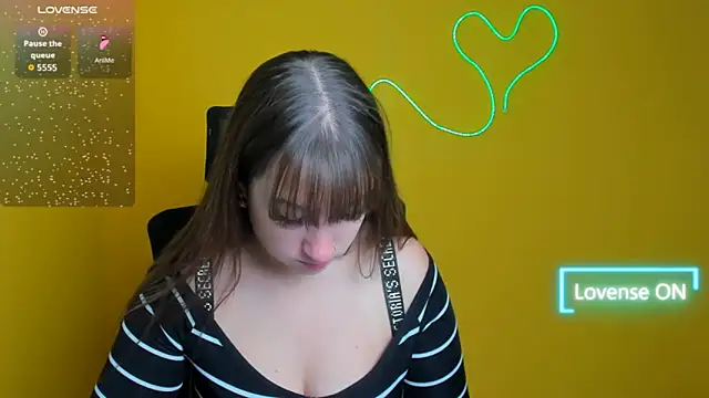 Snapshot of Evelina_GG chatting on October 18, 2025, 5:32 am Evelina GG online show from October 18, 2025, 5:32 am