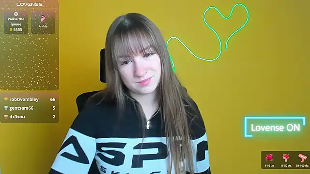 Snapshot of Evelina_GG chatting on October 19, 2025, 5:52 am Evelina GG online show from October 19, 2025, 5:52 am