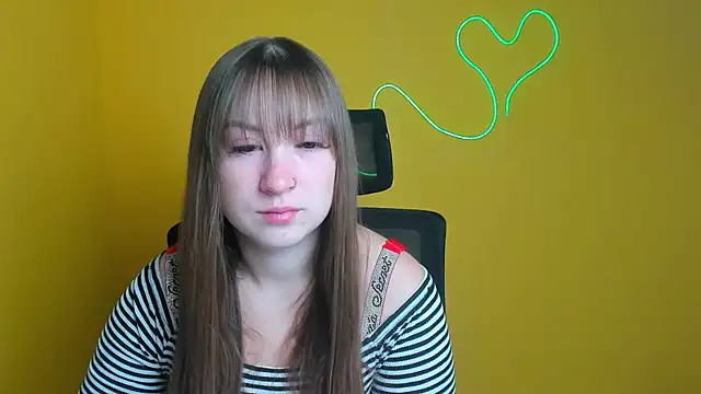 Snapshot of Evelina_GG chatting on October 20, 2025, 5:41 am Evelina GG online show from October 20, 2025, 5:41 am