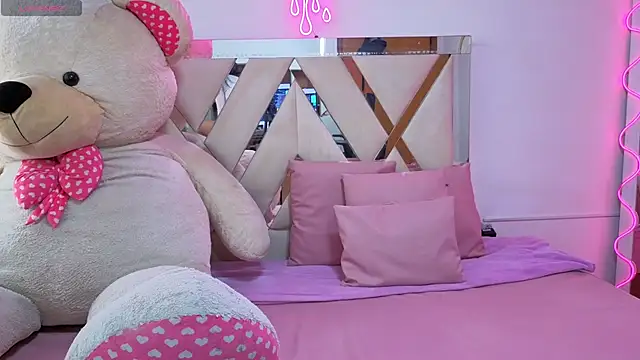 Moonshine tay online show from September 13, 2025, 7:13 pm