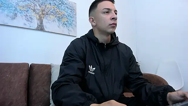 Snapshot of Samuel_Up chatting on February 5, 2025, 3:34 am Samuel Up online show from February 5, 2025, 3:34 am
