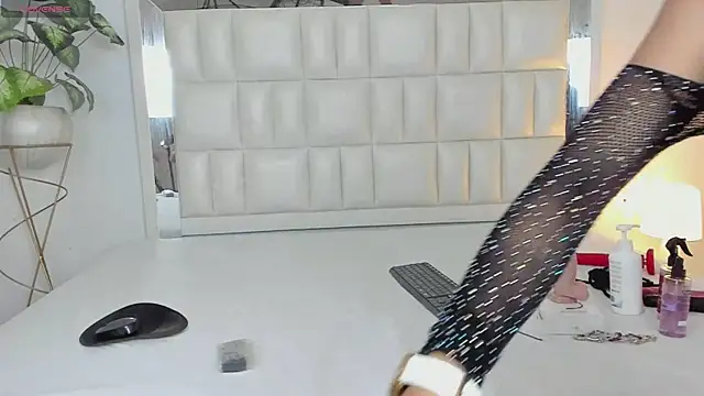 Alhana pulido online show from December 23, 2024, 9:18 pm