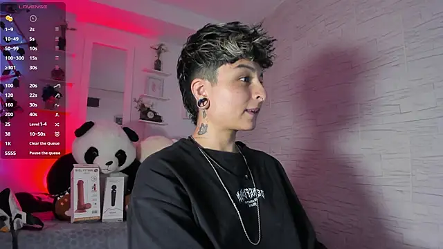 ZuryRamirez  online show from September 22, 2025, 8:11 pm