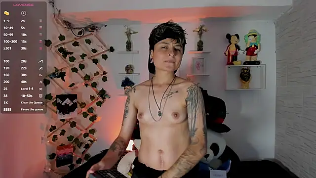 ZuryRamirez  online show from September 28, 2025, 9:42 pm