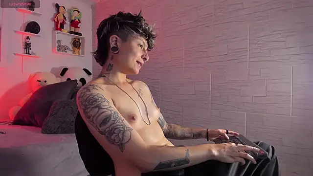 ZuryRamirez  online show from October 16, 2025, 7:15 pm