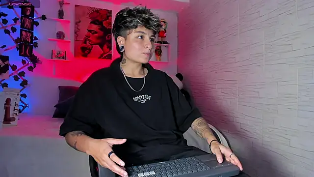 ZuryRamirez  online show from November 1, 2025, 8:22 pm