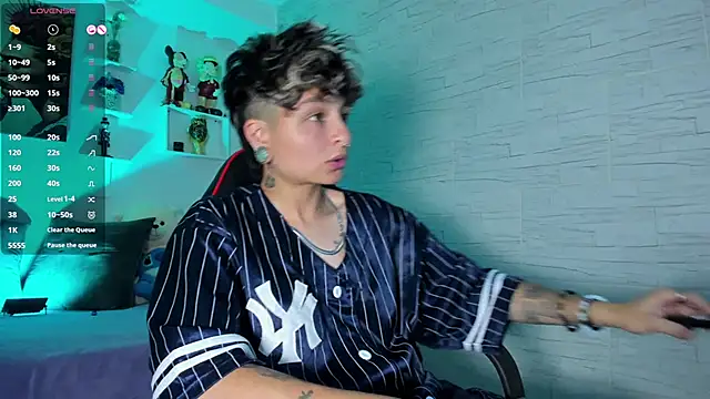 ZuryRamirez  online show from November 10, 2025, 9:03 pm