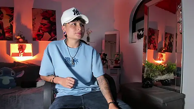 ZuryRamirez  online show from November 27, 2025, 8:33 pm