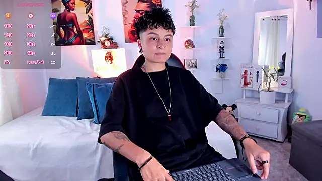 ZuryRamirez  online show from December 18, 2025, 8:48 pm