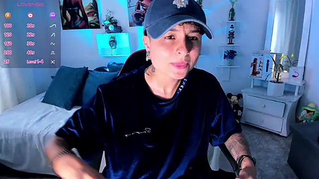 ZuryRamirez  online show from December 20, 2025, 7:10 pm