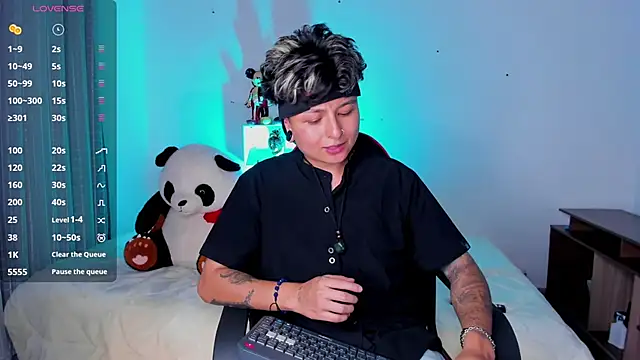 Snapshot of ZuryRamirez_ chatting on May 24, 2026, 8:36 pm ZuryRamirez online show from May 24, 2026, 8:36 pm