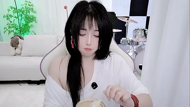 Vaness-a online show from November 18, 2025, 3:49 pm