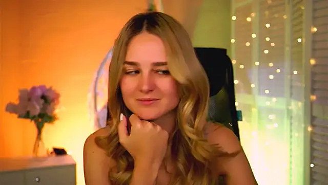 DeboraLarson online show from April 30, 2026, 3:02 am