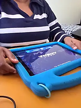 Snapshot of kittymmf chatting on April 8, 2026, 7:52 am kittymmf online show from April 8, 2026, 7:52 am