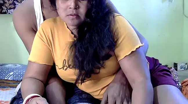 Snapshot of Couple_For_You18 chatting on December 22, 2024, 3:33 am Couple For You18 online show from December 22, 2024, 3:33 am