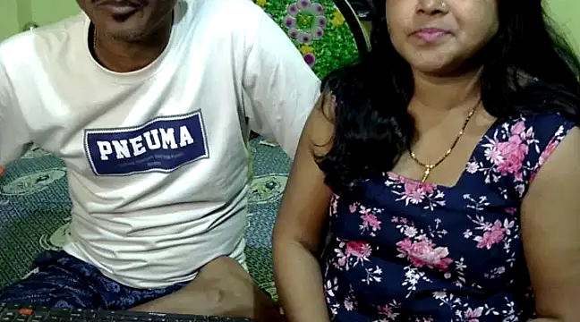Snapshot of Couple_For_You18 chatting on December 25, 2024, 5:05 pm Couple For You18 online show from December 25, 2024, 5:05 pm
