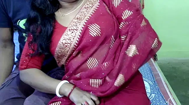 Snapshot of Couple_For_You18 chatting on December 31, 2024, 4:06 am Couple For You18 online show from December 31, 2024, 4:06 am