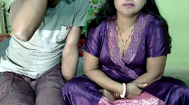 Snapshot of Couple_For_You18 chatting on January 6, 2025, 4:02 pm Couple For You18 online show from January 6, 2025, 4:02 pm