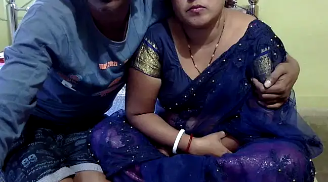 Snapshot of Couple_For_You18 chatting on January 8, 2025, 4:44 am Couple For You18 online show from January 8, 2025, 4:44 am