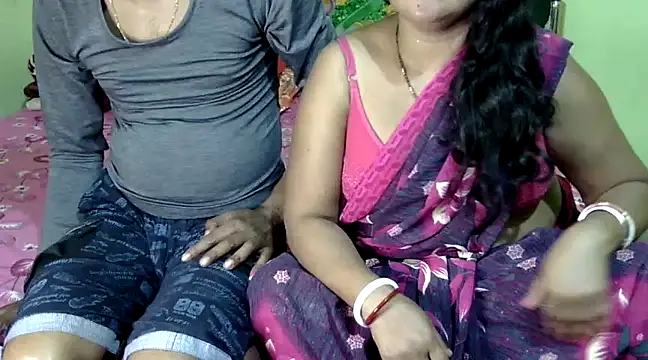 Snapshot of Couple_For_You18 chatting on February 2, 2025, 4:43 pm Couple For You18 online show from February 2, 2025, 4:43 pm